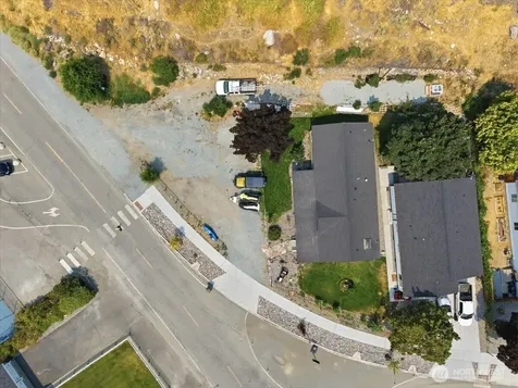 634 Warren Avenue W Pateros WA 98846