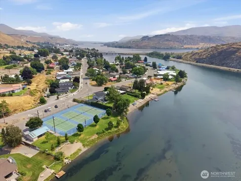 634 Warren Avenue W Pateros WA 98846
