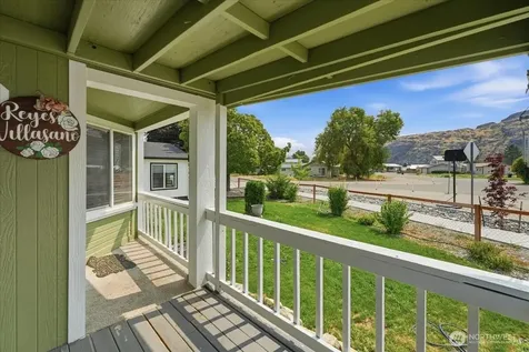 634 Warren Avenue W Pateros WA 98846