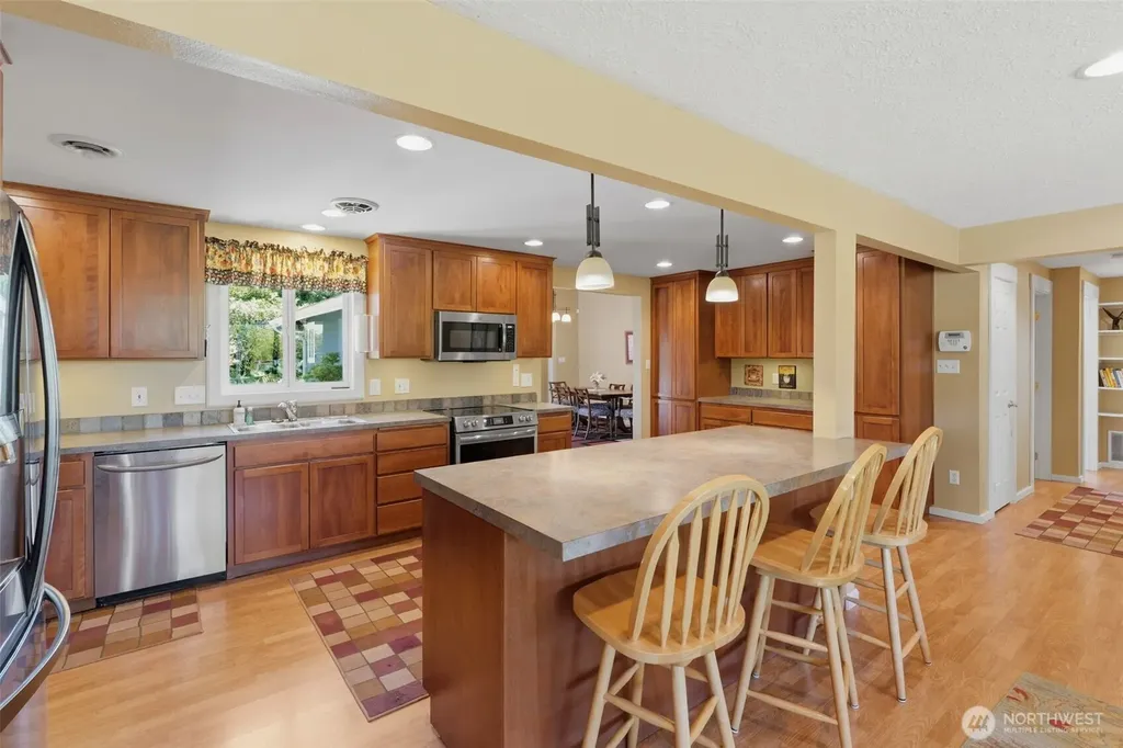 1323 N Heatherwood E Tacoma WA 98406