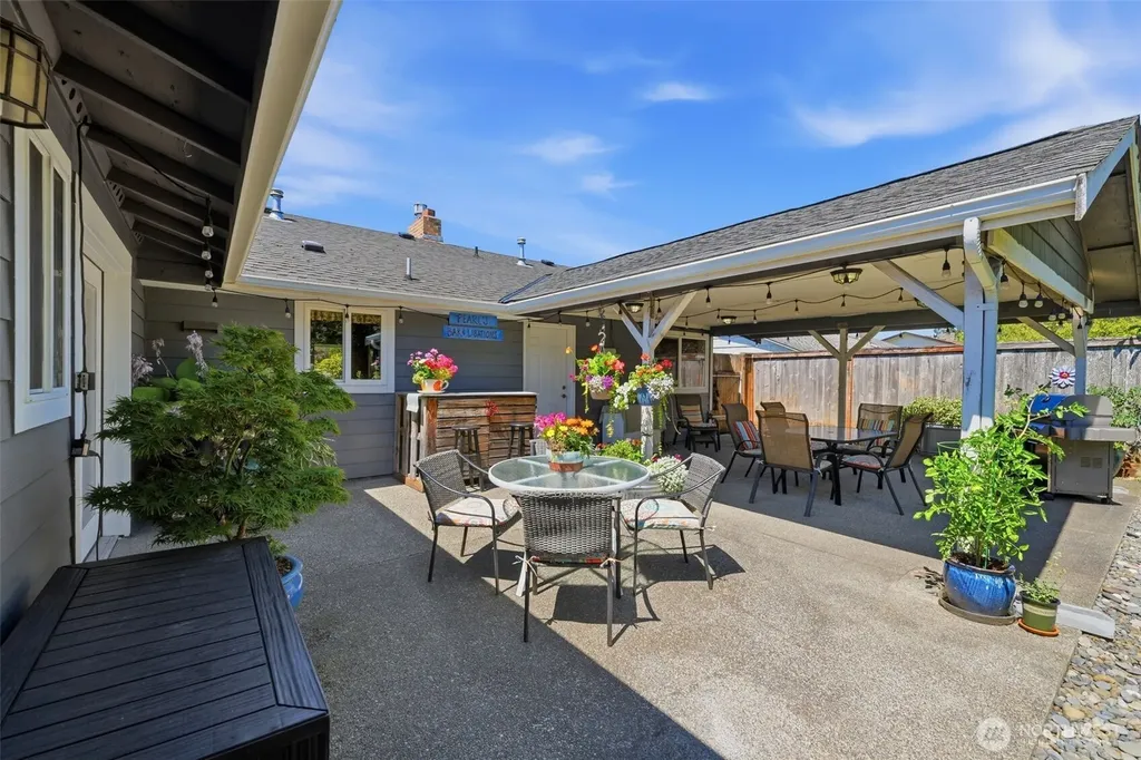 1323 N Heatherwood E Tacoma WA 98406