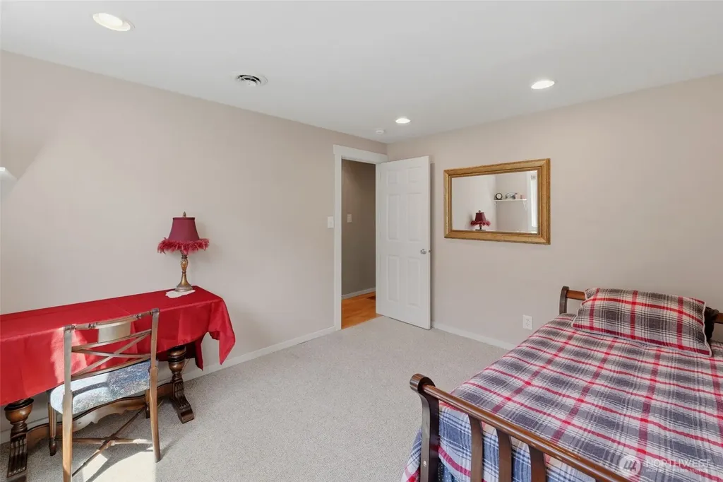 1323 N Heatherwood E Tacoma WA 98406