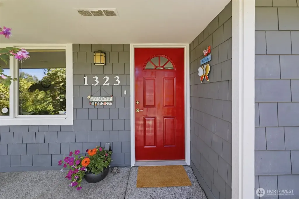1323 N Heatherwood E Tacoma WA 98406