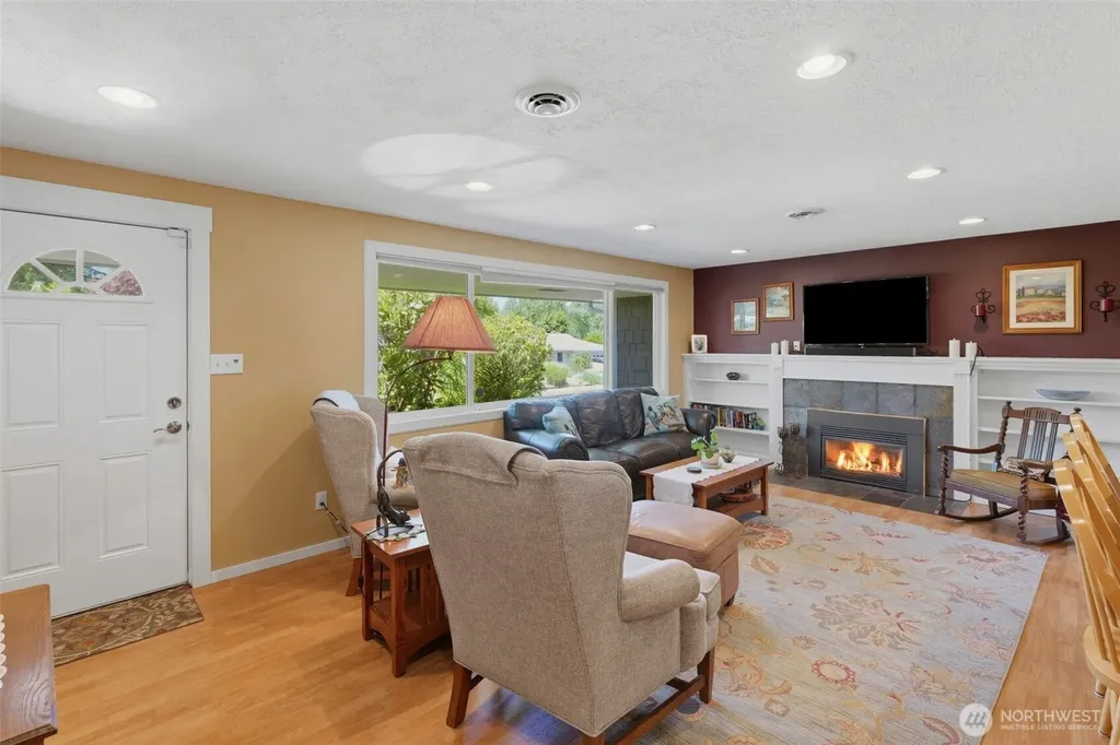 1323 N Heatherwood E Tacoma WA 98406