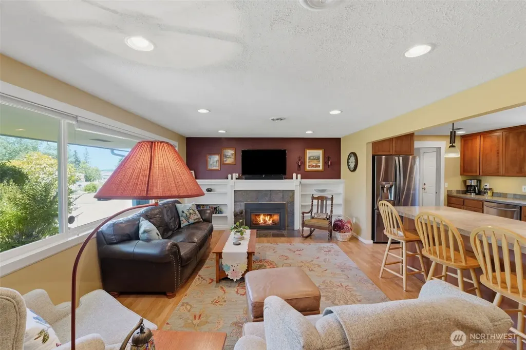 1323 N Heatherwood E Tacoma WA 98406