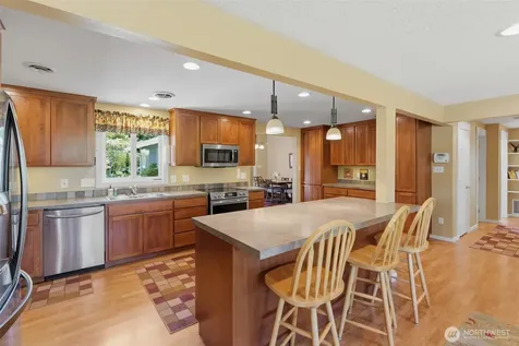 1323 N Heatherwood E Tacoma WA 98406
