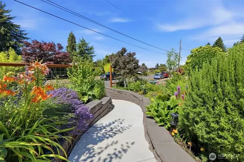 1323 N Heatherwood E Tacoma WA 98406
