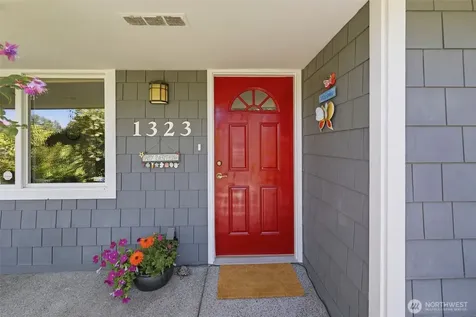 1323 N Heatherwood E Tacoma WA 98406