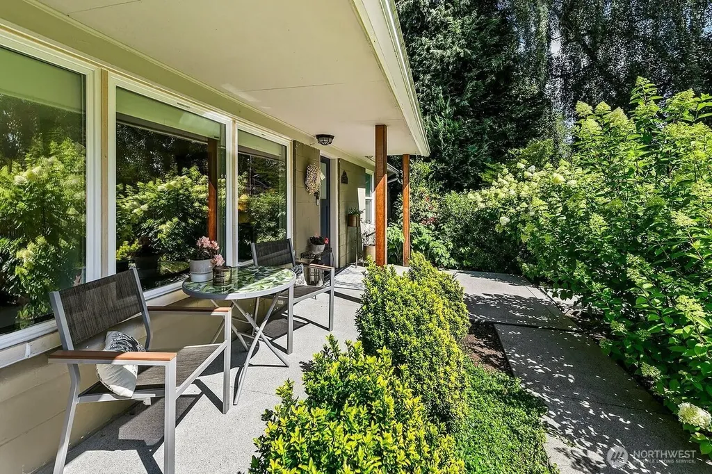 8623 30th Avenue NE Seattle WA 98115