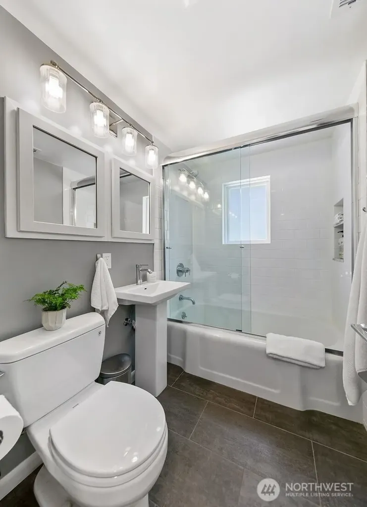 8623 30th Avenue NE Seattle WA 98115