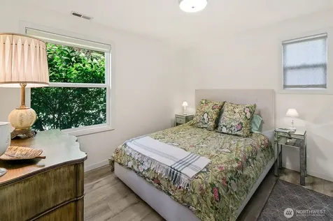 8623 30th Avenue NE Seattle WA 98115