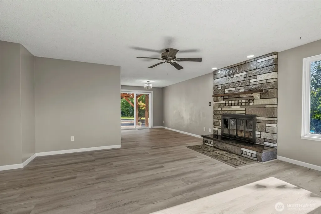 202 Waters Road Castle Rock WA 98611