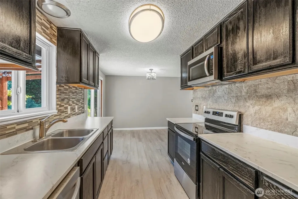 202 Waters Road Castle Rock WA 98611