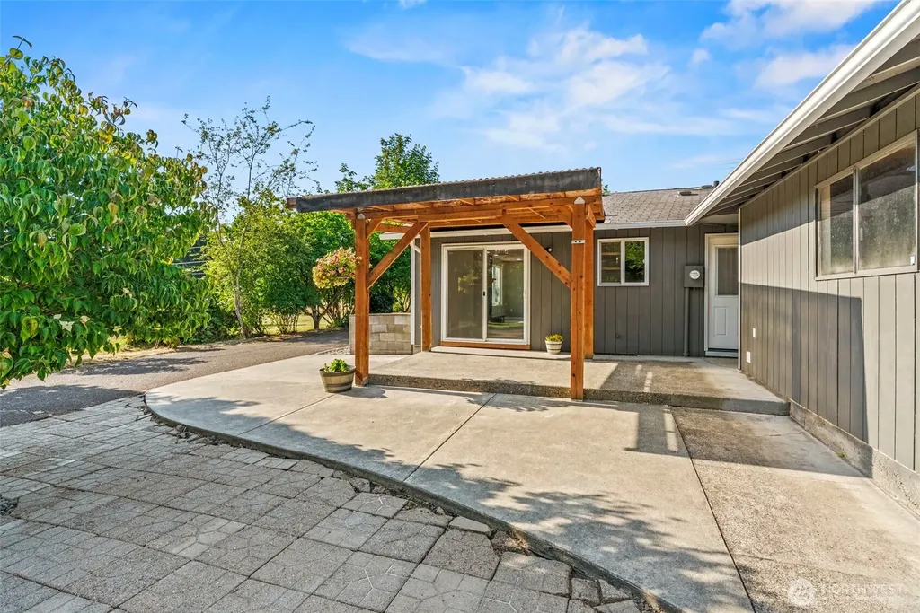 202 Waters Road Castle Rock WA 98611