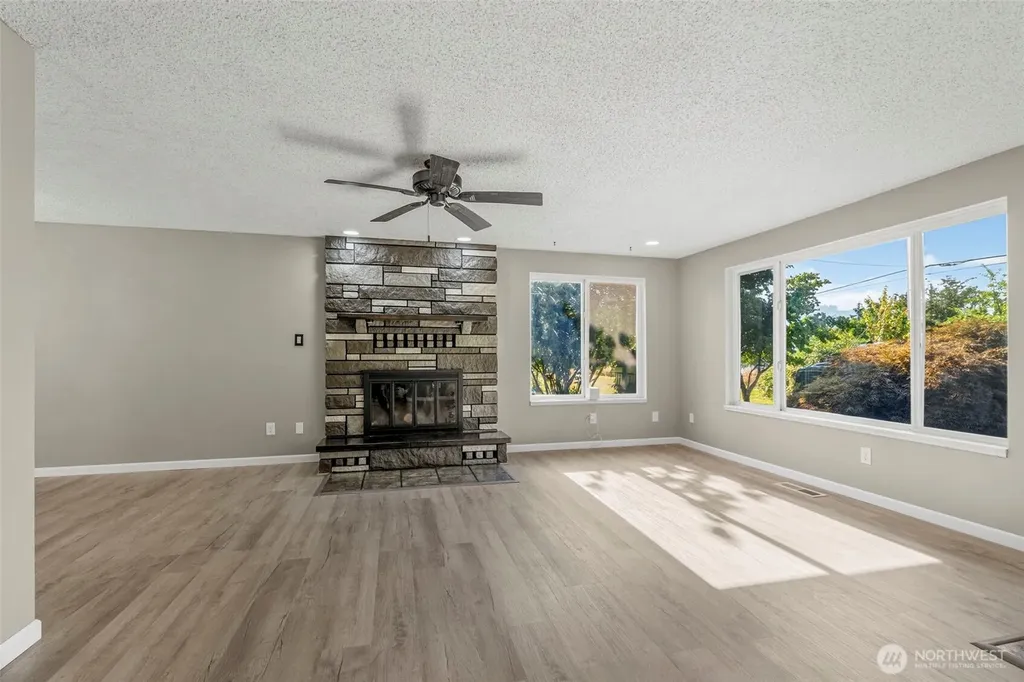 202 Waters Road Castle Rock WA 98611