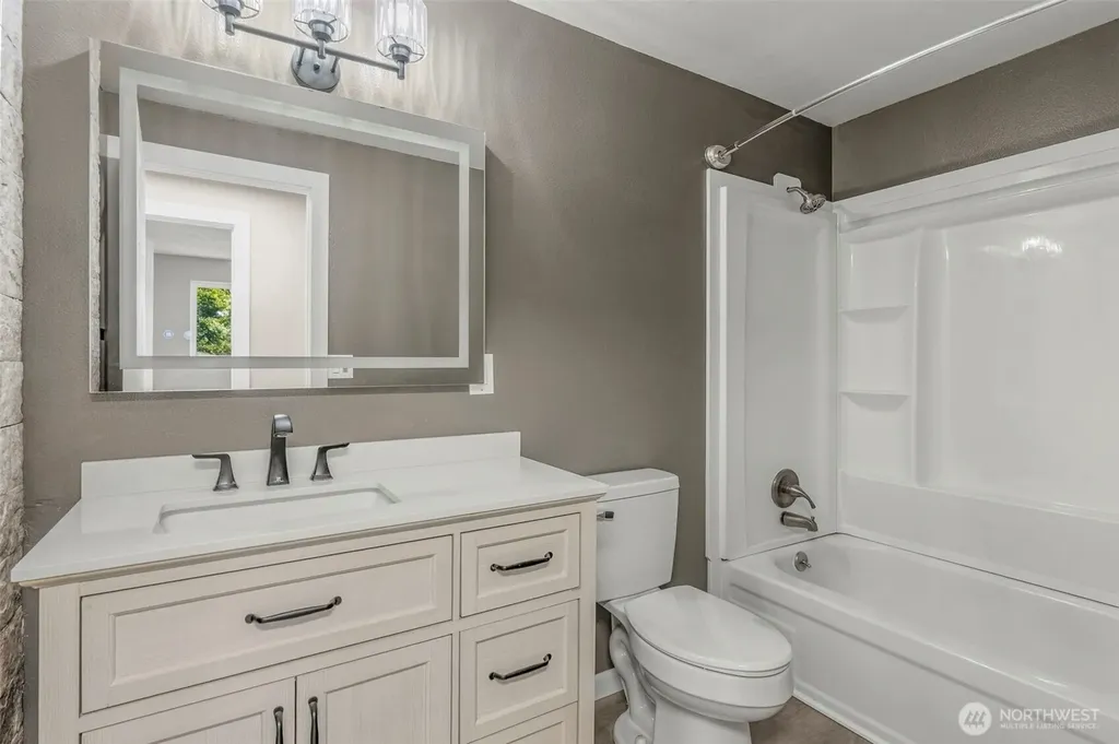 202 Waters Road Castle Rock WA 98611