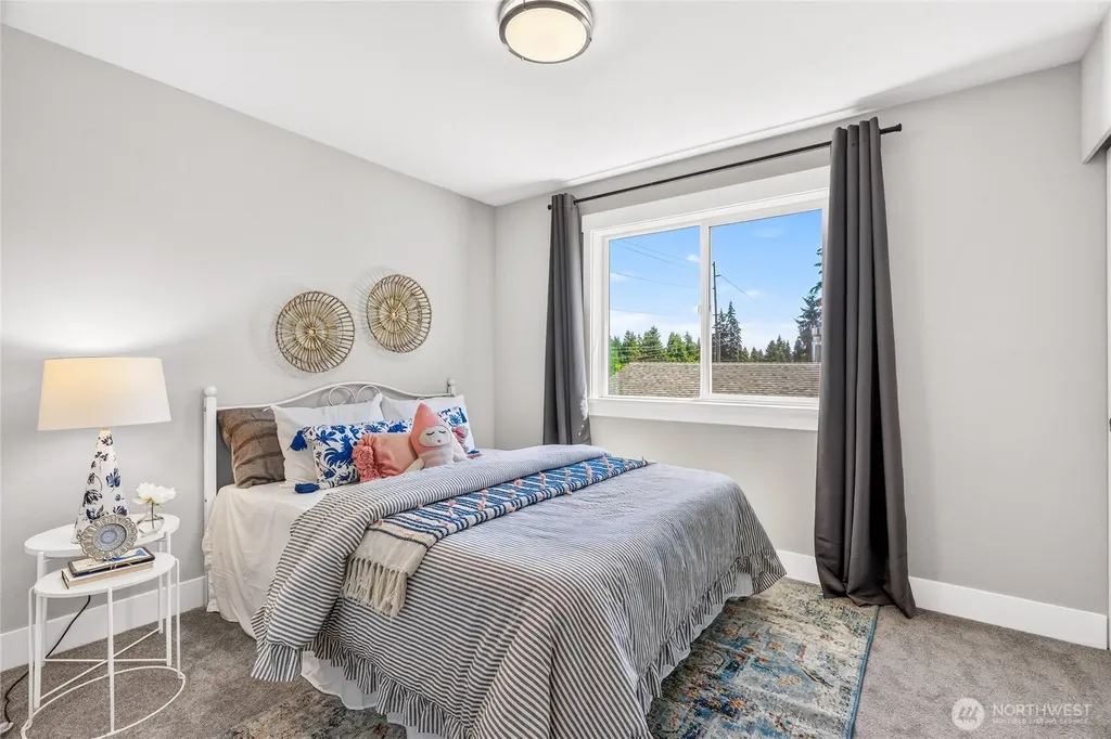 17051 8th Avenue NE Shoreline WA 98155