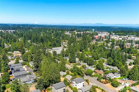 17051 8th Avenue NE Shoreline WA 98155