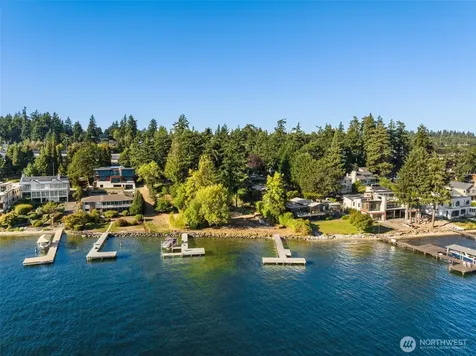 10879 SE Lake Road Bellevue WA 98004