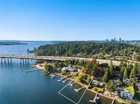 10879 SE Lake Road Bellevue WA 98004