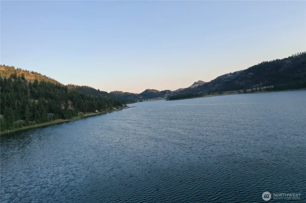 123 Lakefront Drive Oroville WA 98844