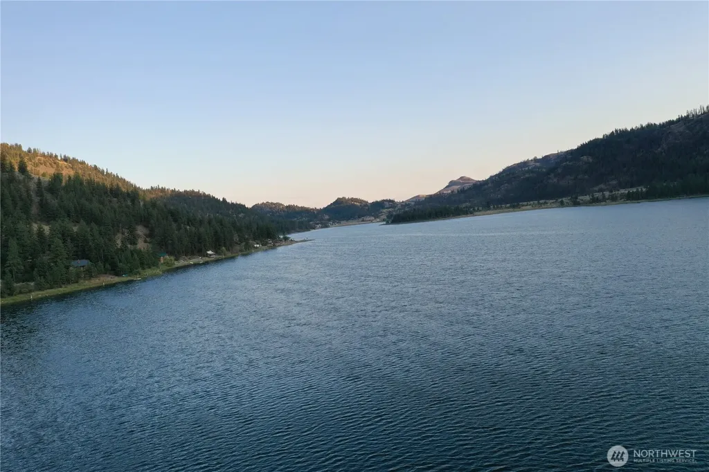 123 Lakefront Drive Oroville WA 98844