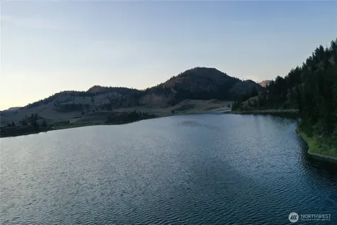 123 Lakefront Drive Oroville WA 98844