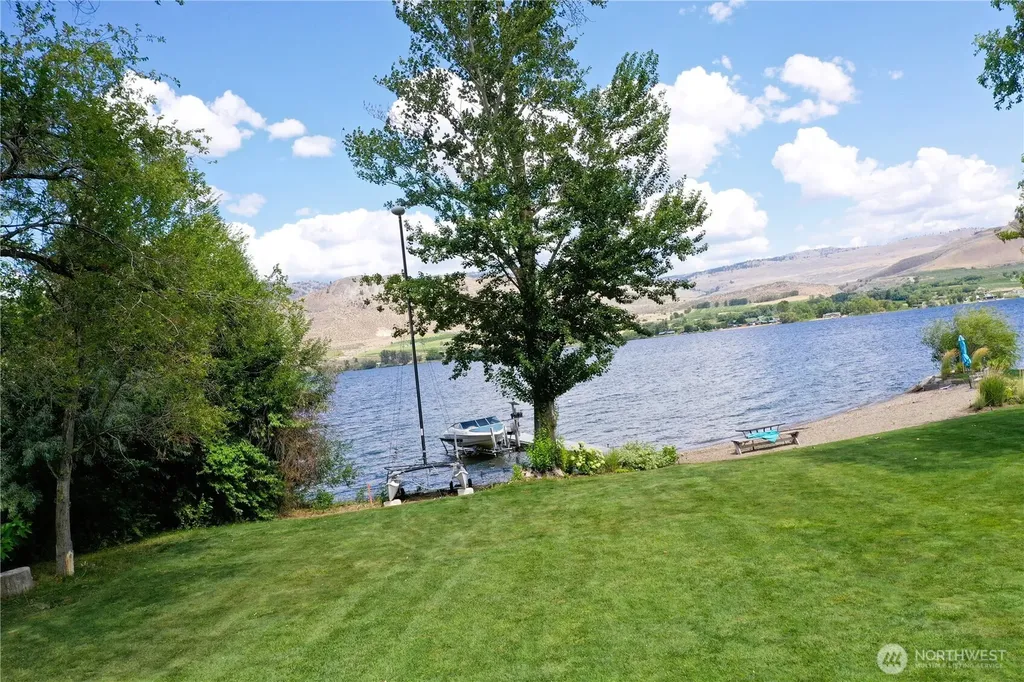 168 Westlake Road Oroville WA 98844