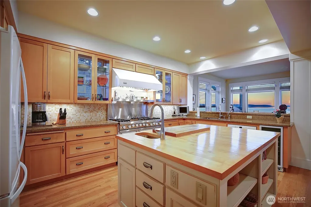 211 N Sunset Camano Island WA 98282