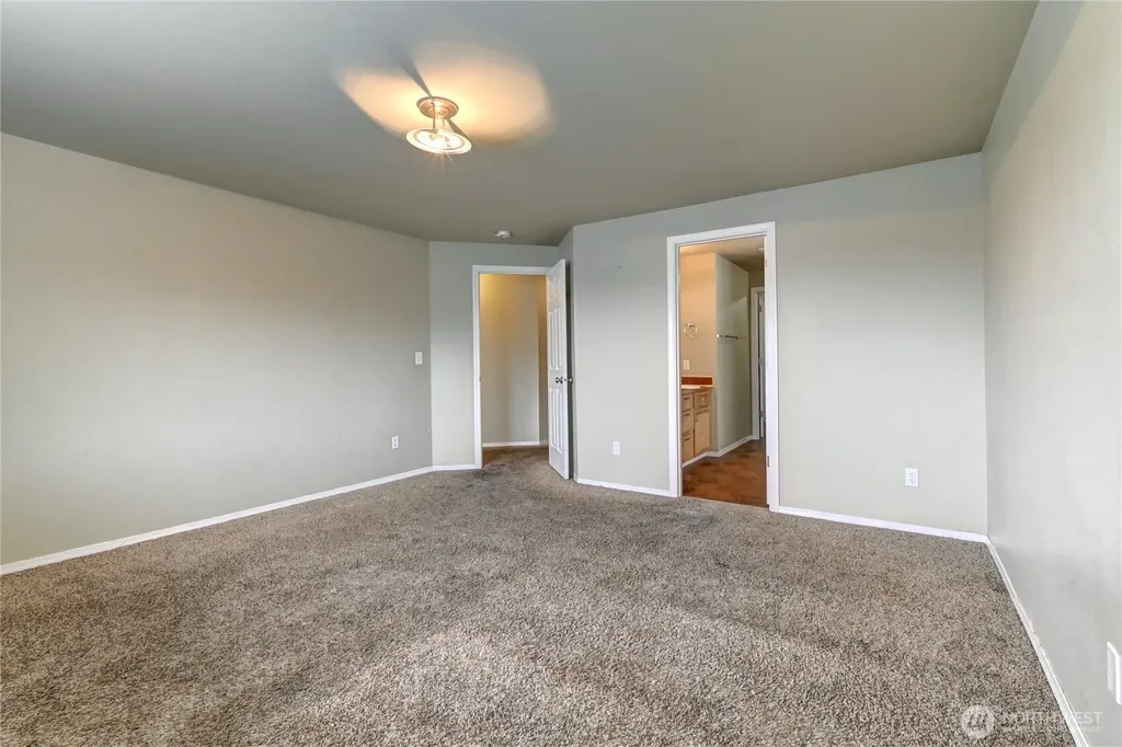 16127 SE 256th Place Covington WA 98042