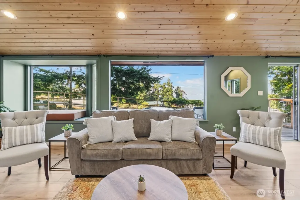 71 Quinault Lp Port Townsend WA 98368