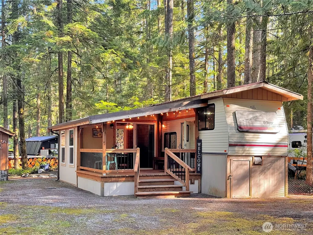 203 Fireside Lodge Deming WA 98266