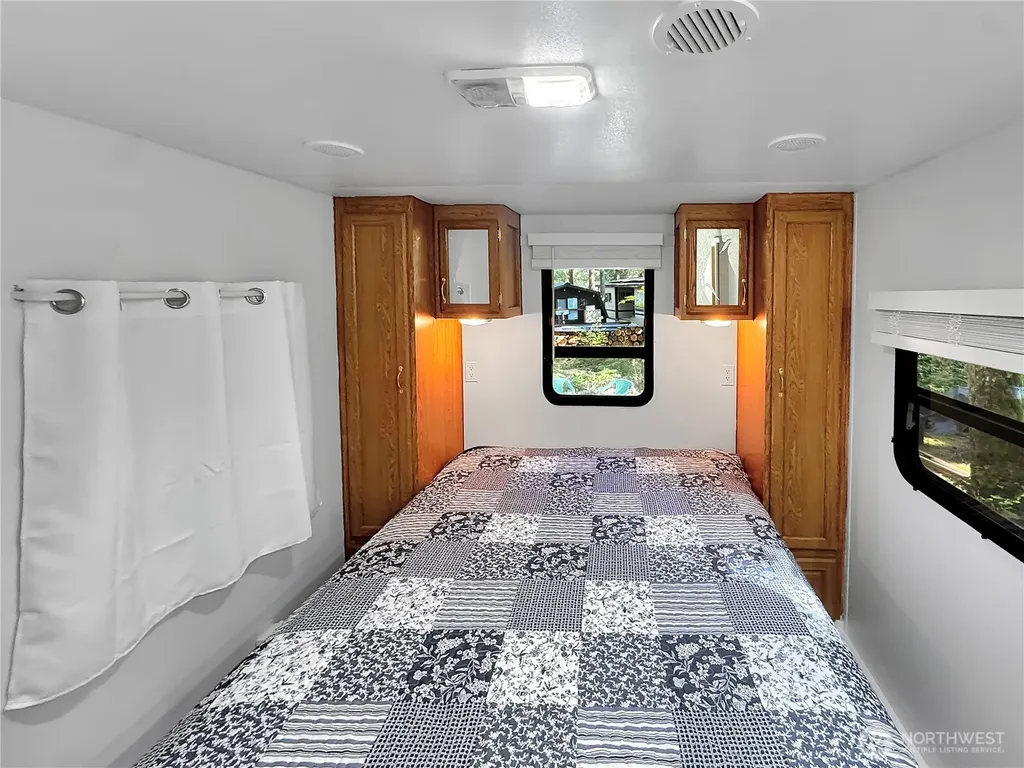 203 Fireside Lodge Deming WA 98266