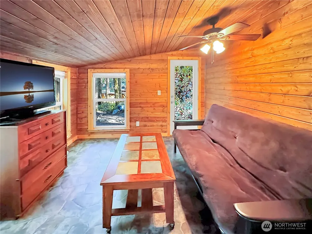 203 Fireside Lodge Deming WA 98266