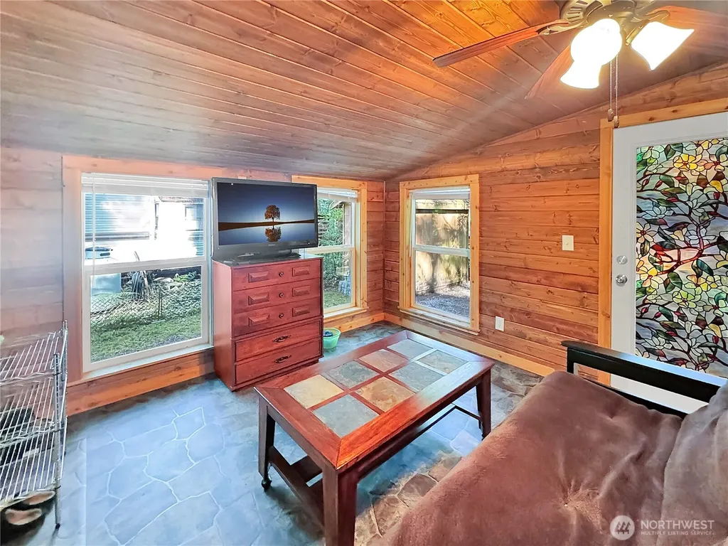 203 Fireside Lodge Deming WA 98266