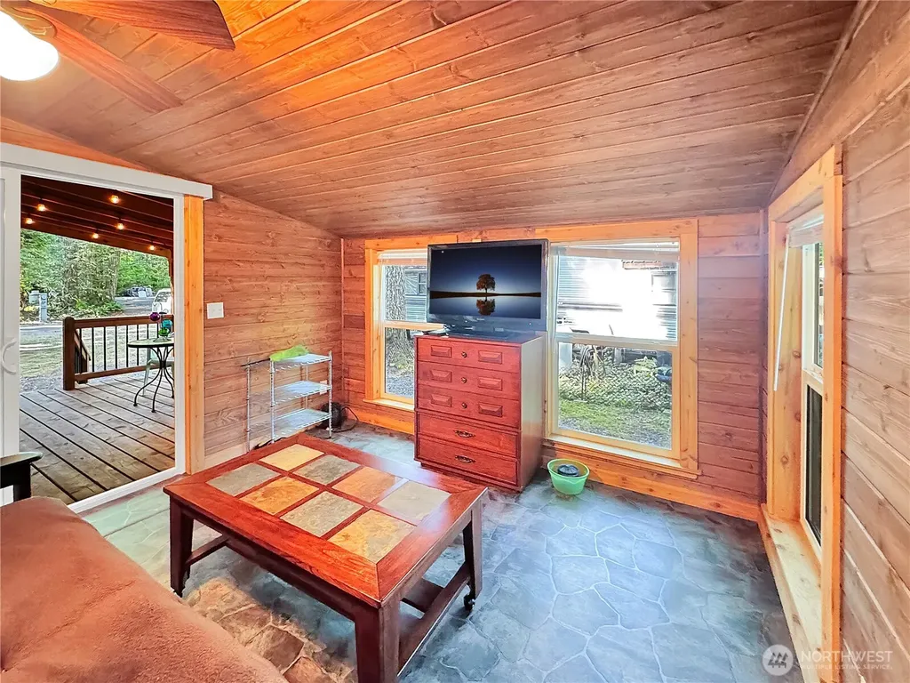 203 Fireside Lodge Deming WA 98266