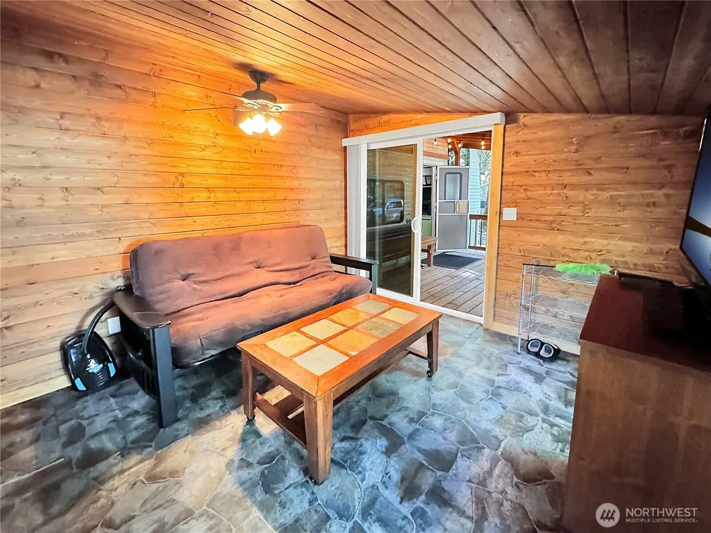 203 Fireside Lodge Deming WA 98266