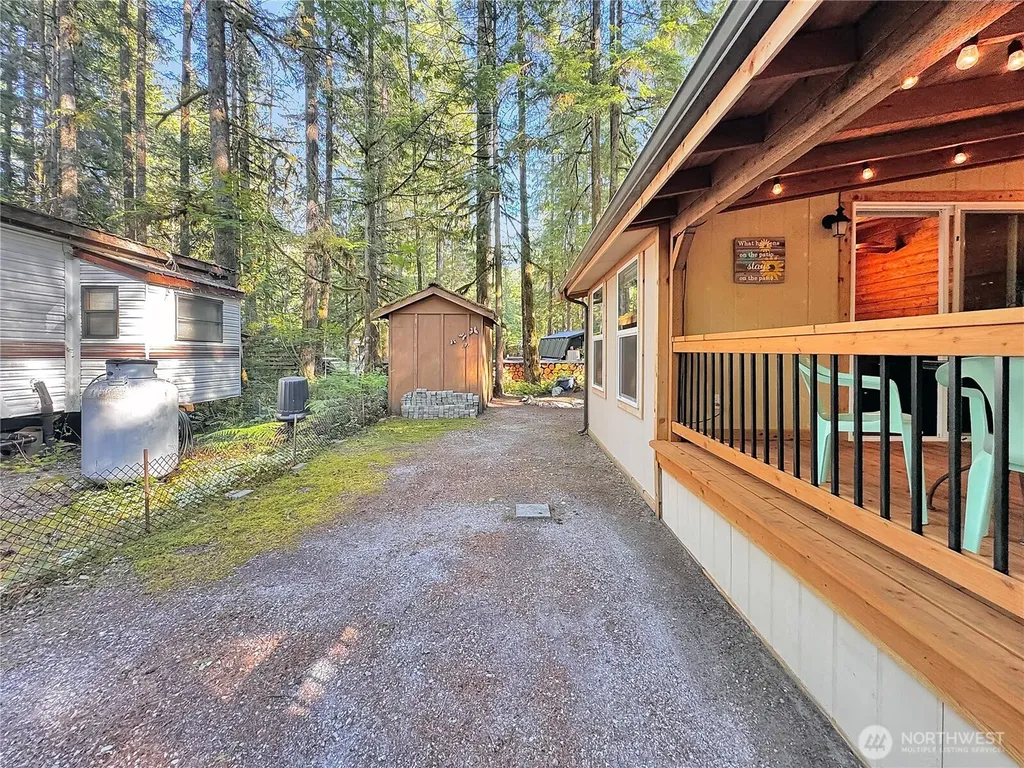 203 Fireside Lodge Deming WA 98266