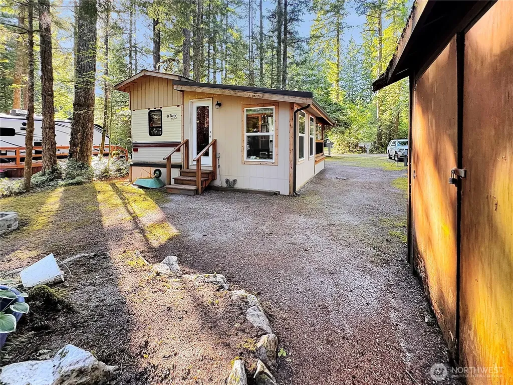 203 Fireside Lodge Deming WA 98266