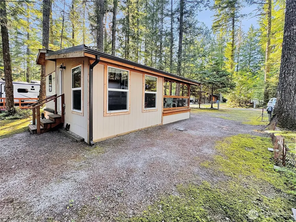 203 Fireside Lodge Deming WA 98266
