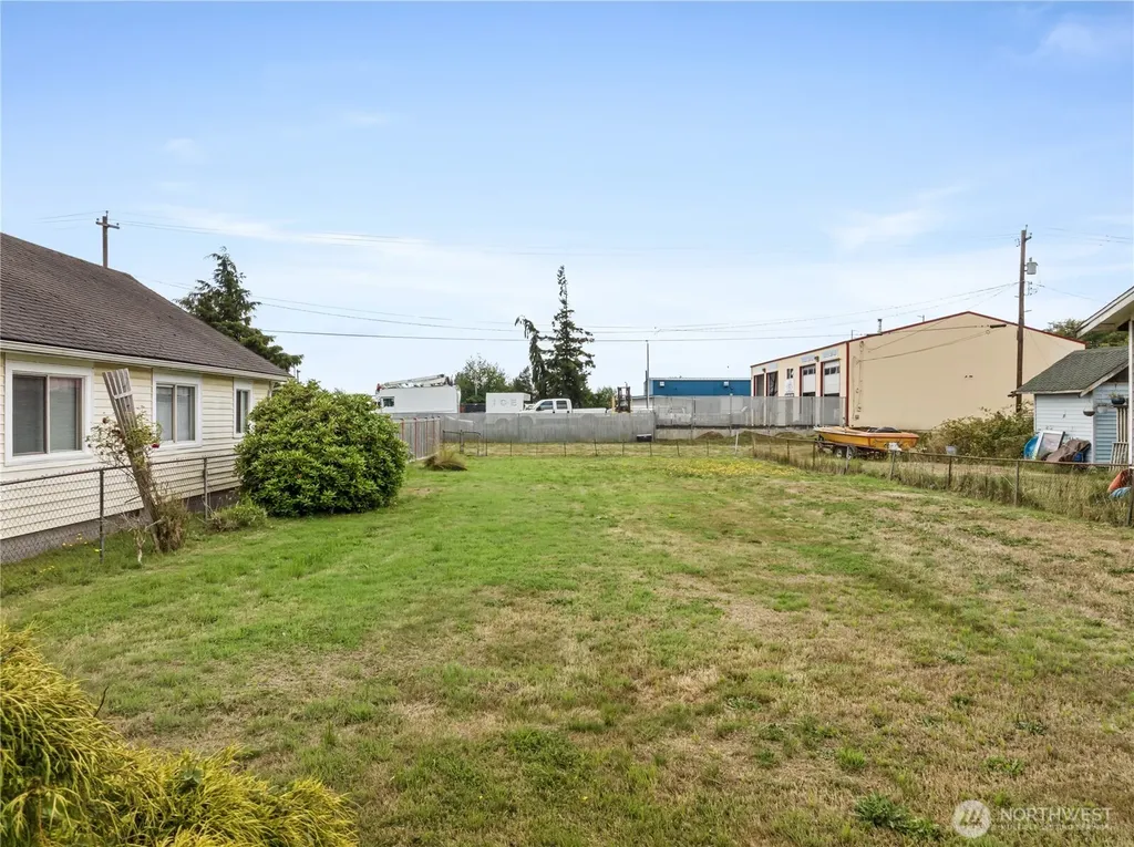 2214 Pacific Avenue Hoquiam WA 98550