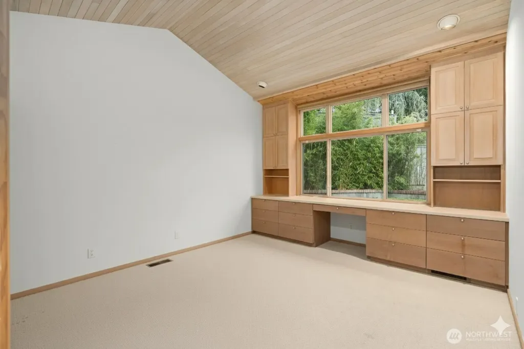 8428 N Mercer Way Mercer Island WA 98040