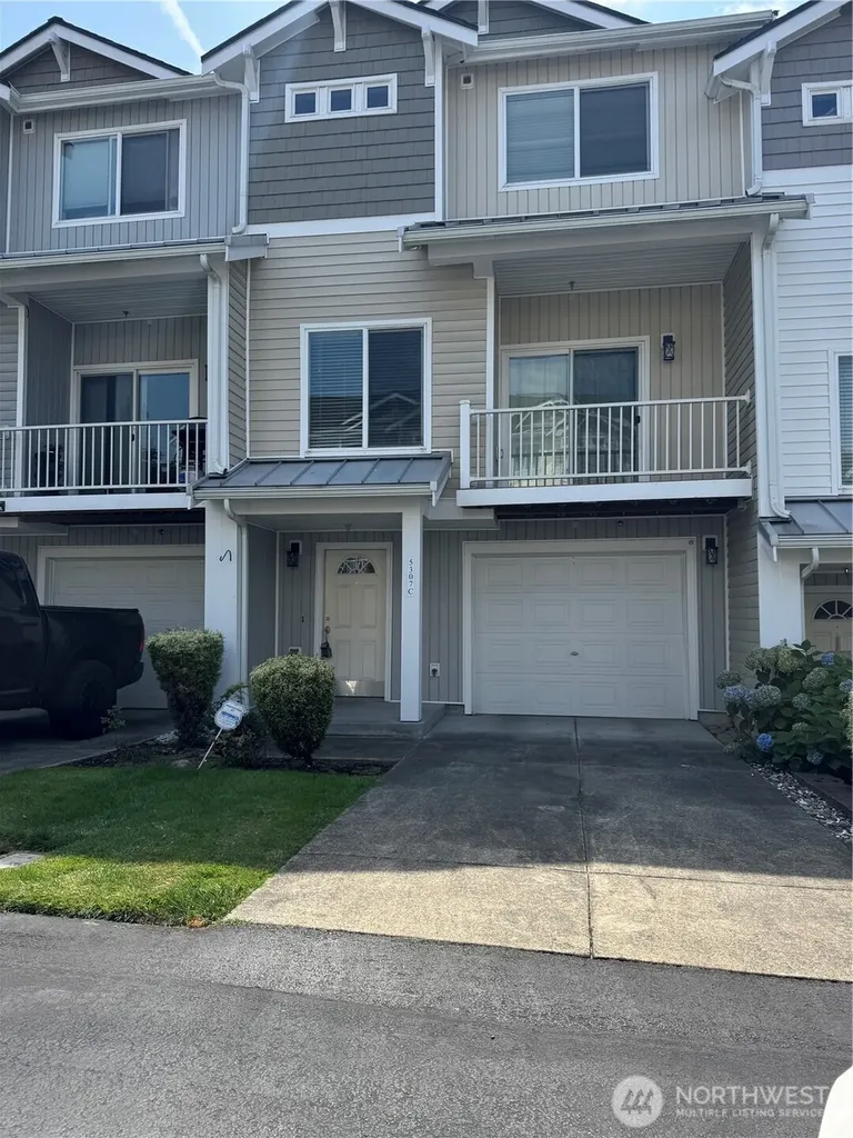 5307 Military Road E Tacoma WA 98446