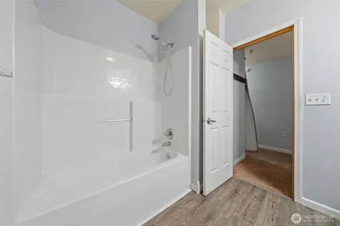 18527 101st Avenue Ct E Puyallup WA 98375