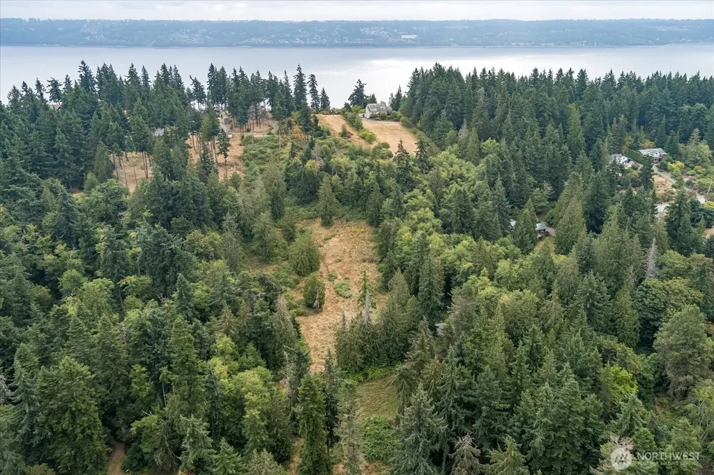 8175 Mossy Rock Road Clinton WA 98236