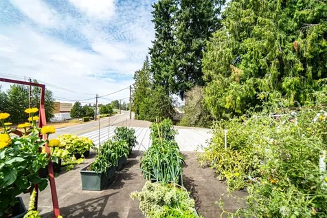 1109 Valley Avenue NW Puyallup WA 98371