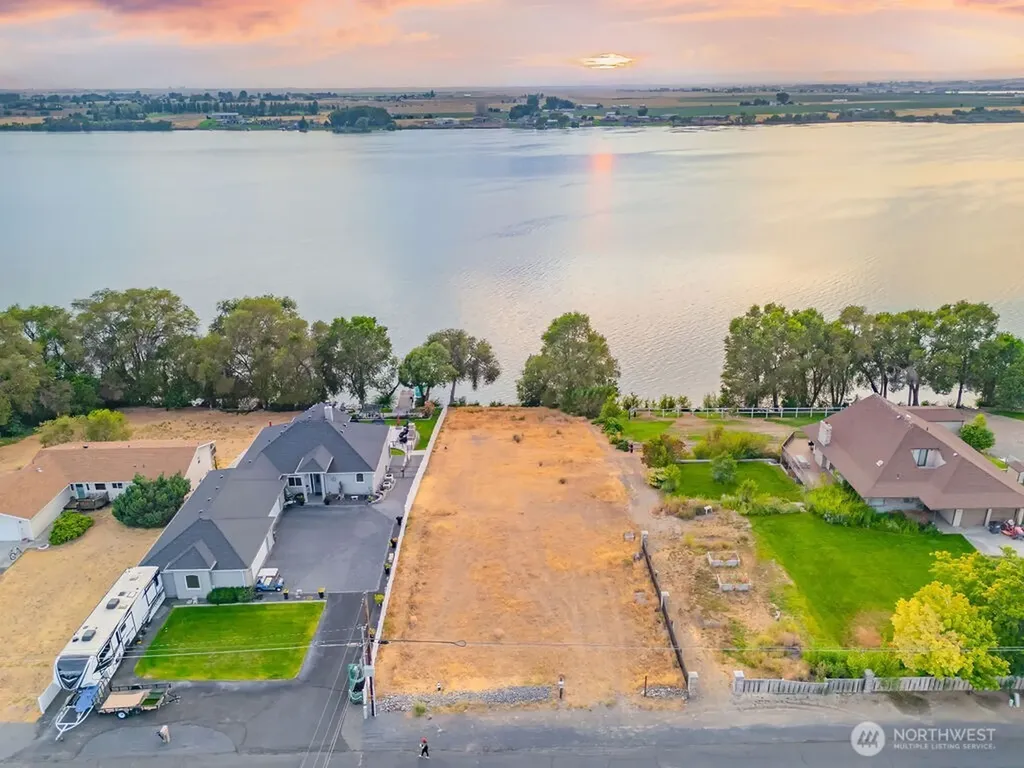 4898 Shorecrest Drive NE Moses Lake WA 98837