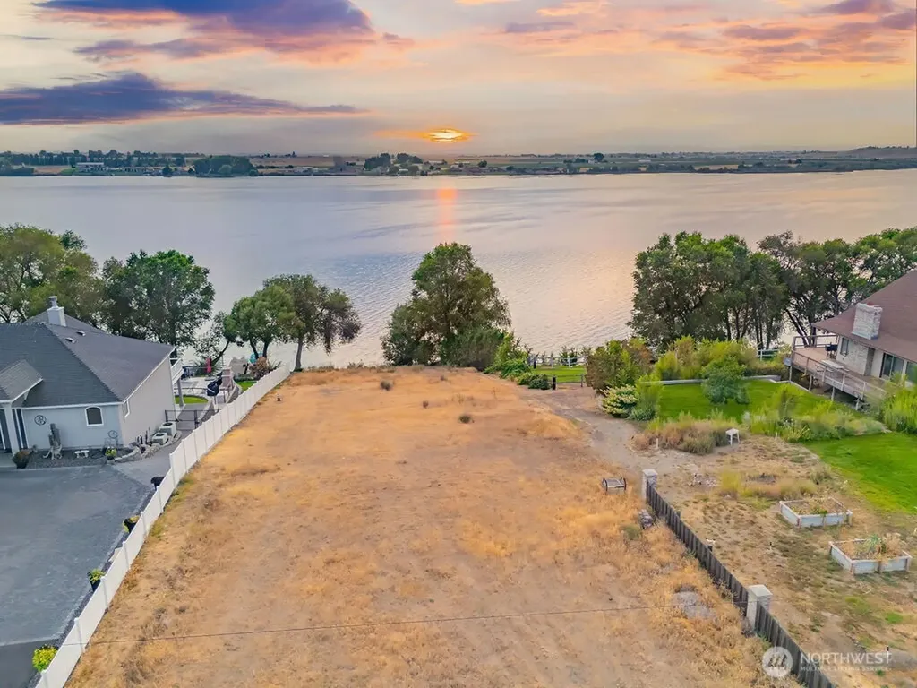 4898 Shorecrest Drive NE Moses Lake WA 98837