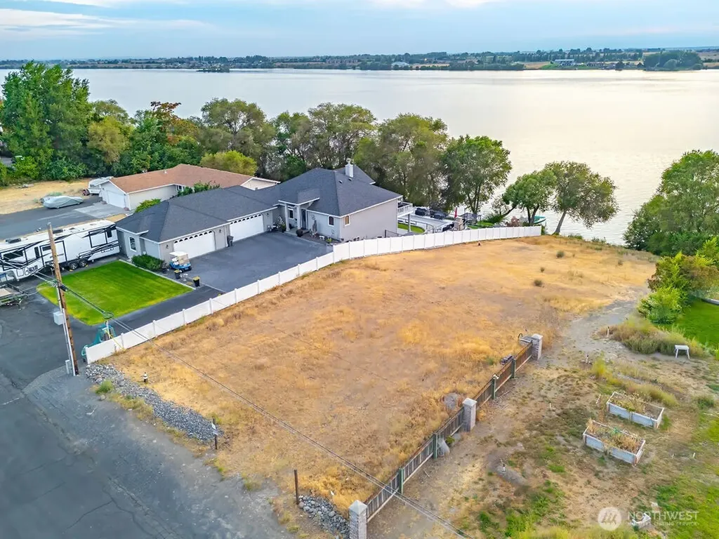 4898 Shorecrest Drive NE Moses Lake WA 98837