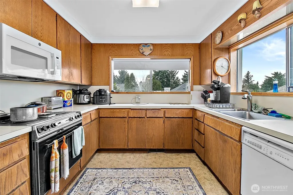 2416 NE 16th Street Renton WA 98056